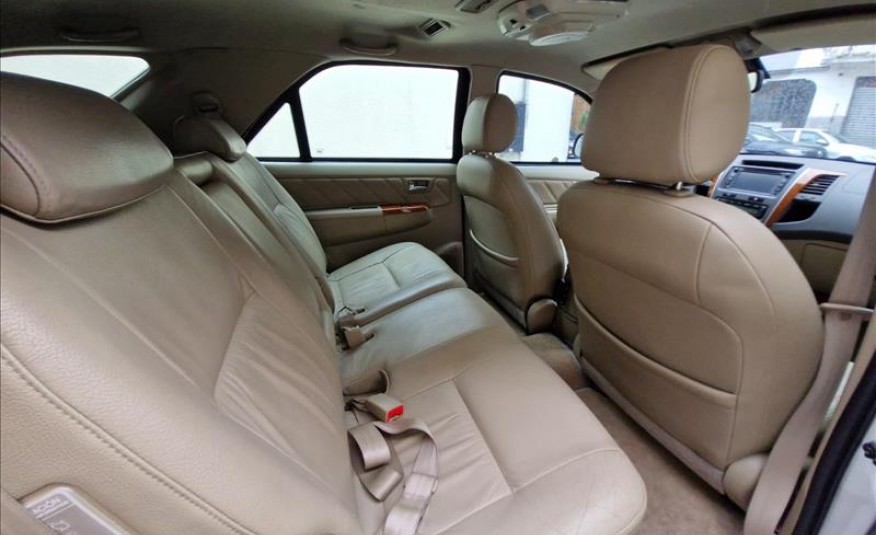 TOYOTA HILUX SW4 3.0 SRV 4X4 7 Lugares 16V Turbo Intercooler 2010/2011