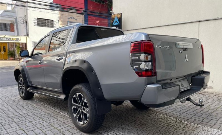 MITSUBISHI L200 TRITON 2.4 16V Turbo Sport Hpe-s CD 4X4 2022/2023
